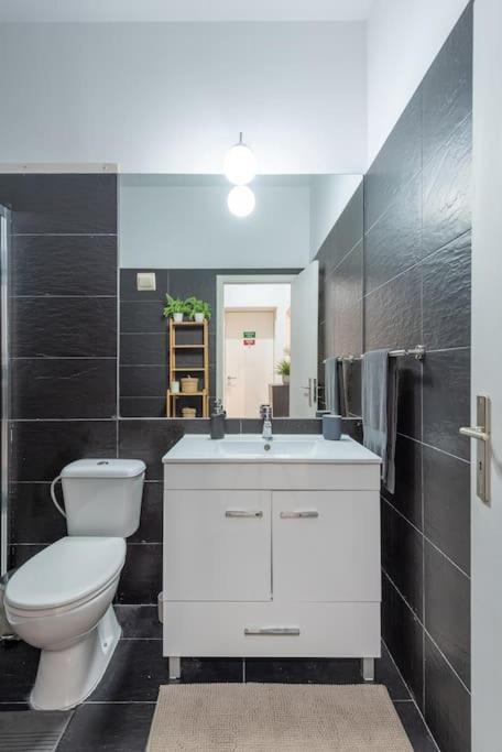 Modern Rustic Apartment In Graca Lisbon Luaran gambar