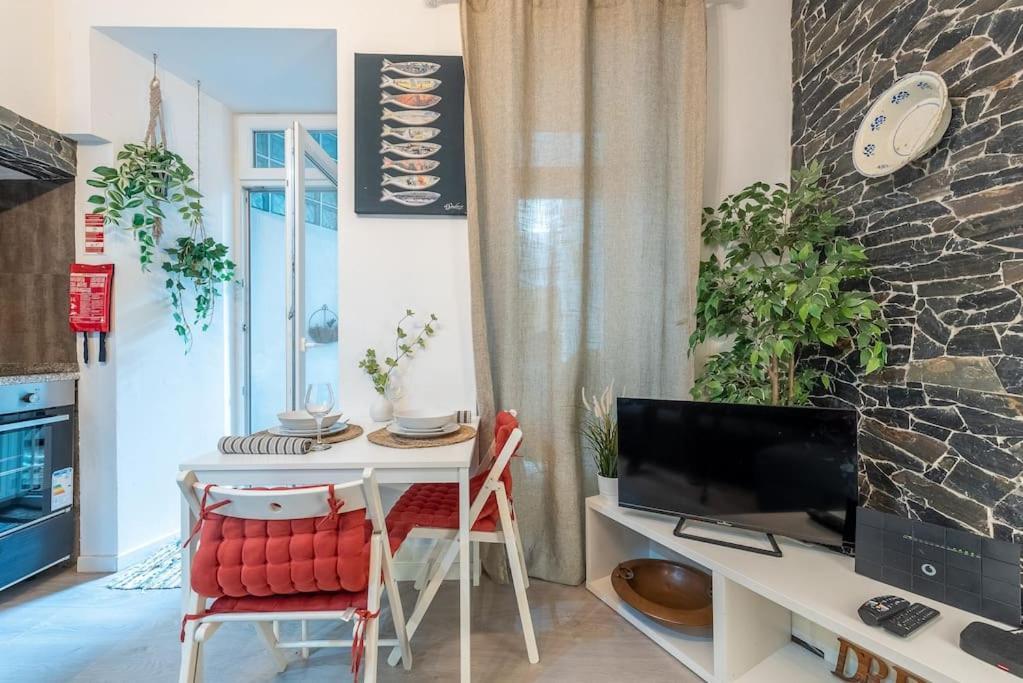 Modern Rustic Apartment In Graca Lisbon Luaran gambar